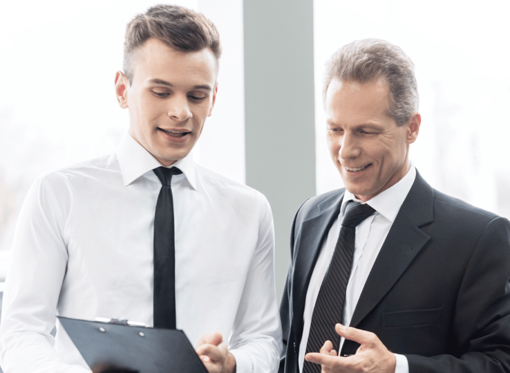 Photo d'un consultant avec son client dans l'audit et le conseil en flotte automobile